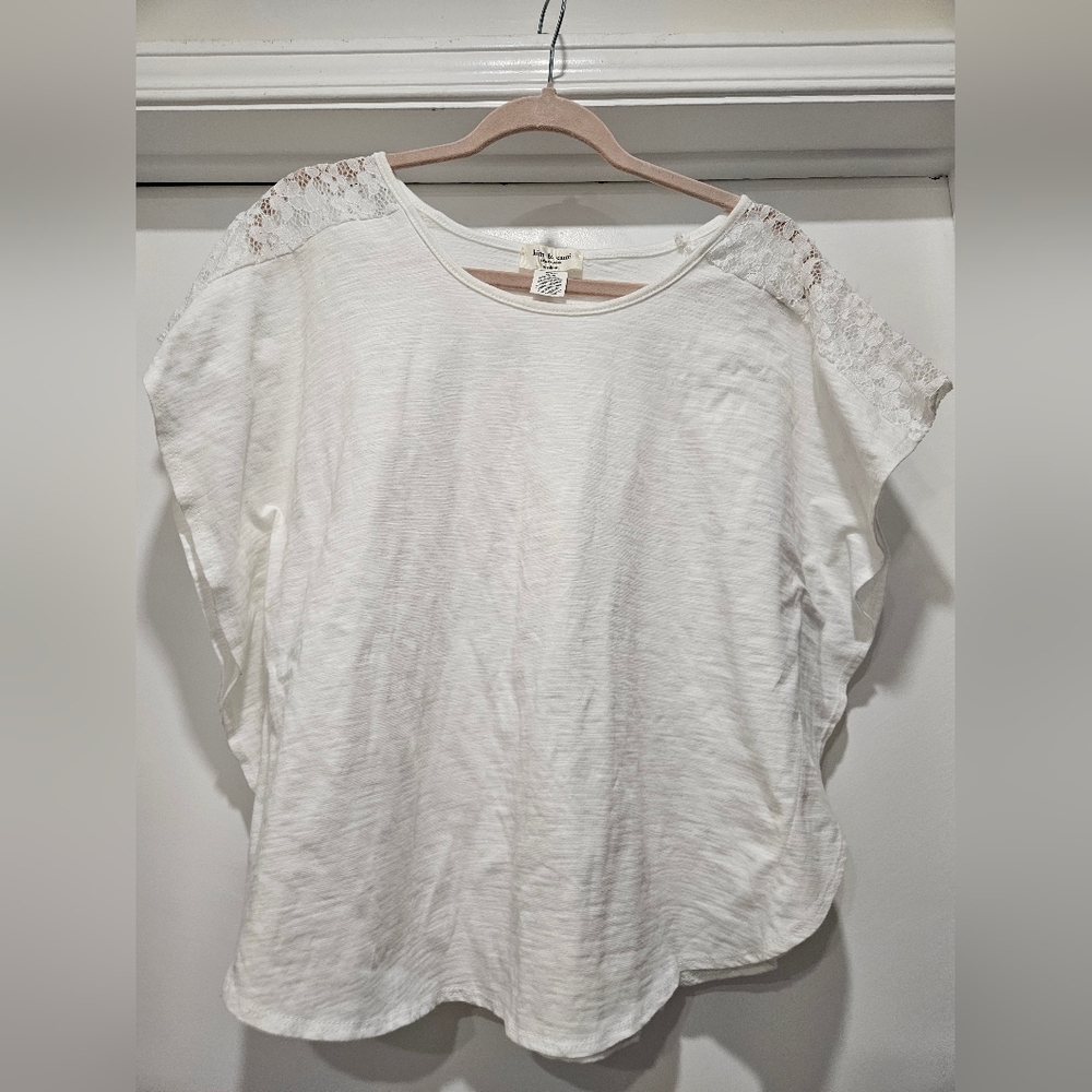NWT Kim & Cami White Lace Shoulder Women's Top - Size Medium